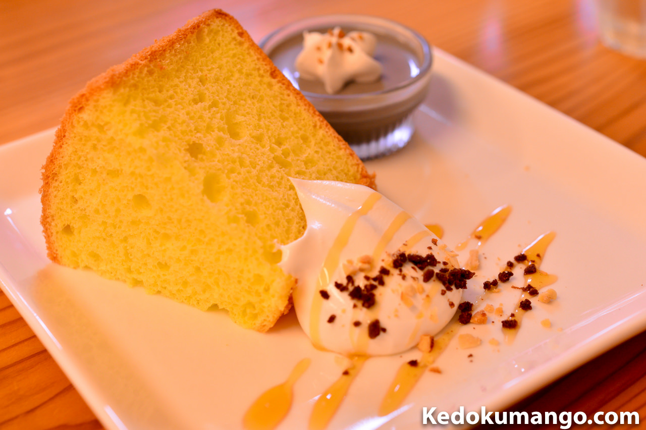 「Rojiura Cafe(路地裏カフェ)」のシフォンケーキ